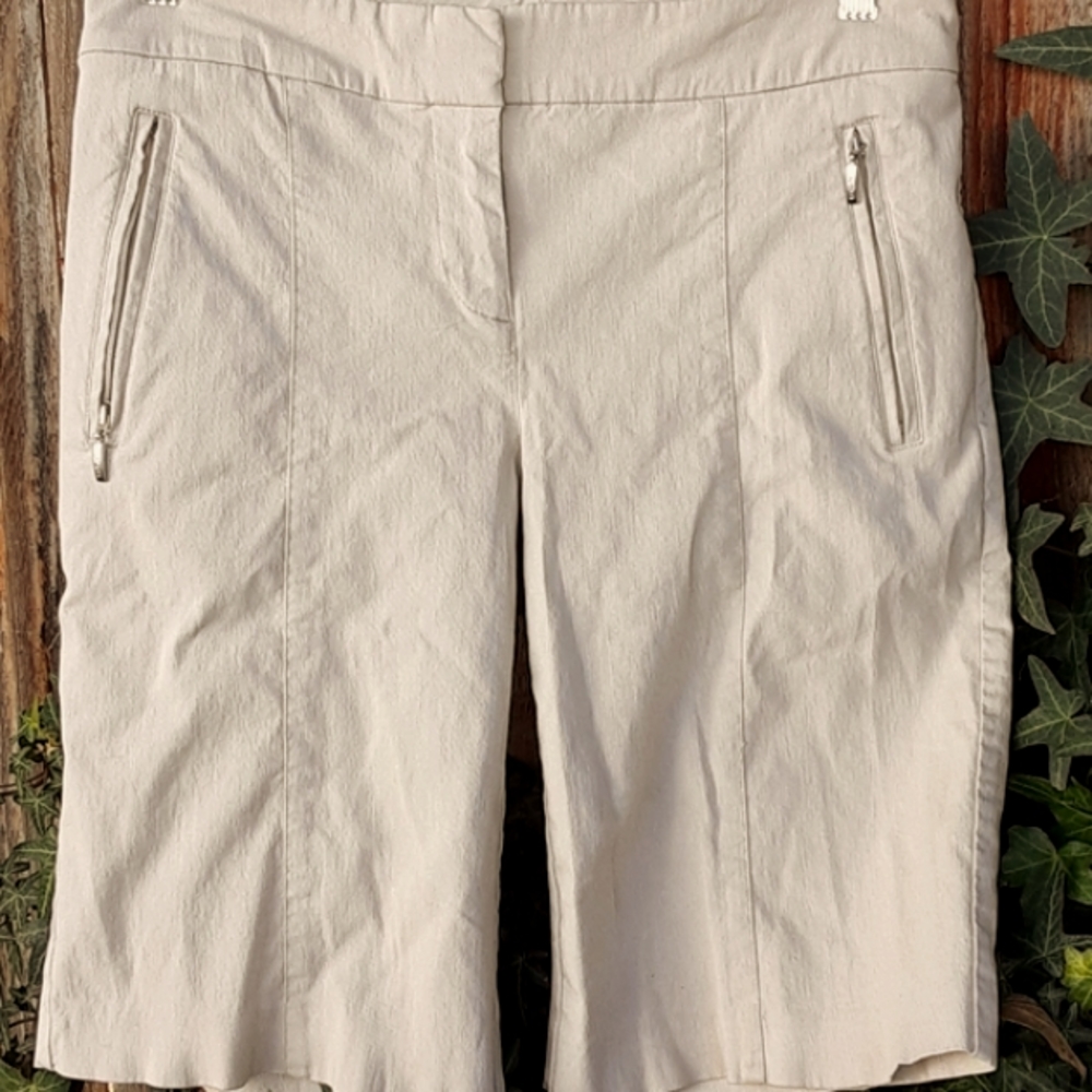 IZOD golf shorts women's sz 4 stretch cool fabric Bermuda flat front EUC!